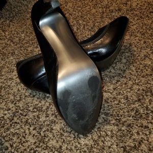 Tahari heels